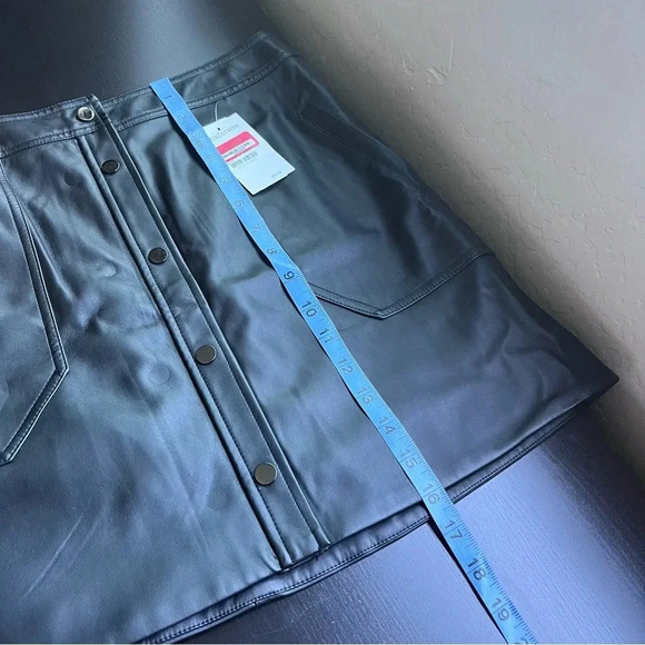 Trouve Black Faux Leather Button Front Mini Skirt Womens Size Medium - Picture 12 of 12